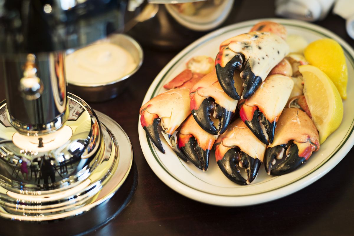 Revista comedor columna sobre Joe’s Seafood, Prime Steak & amp; Cangrejo de piedra