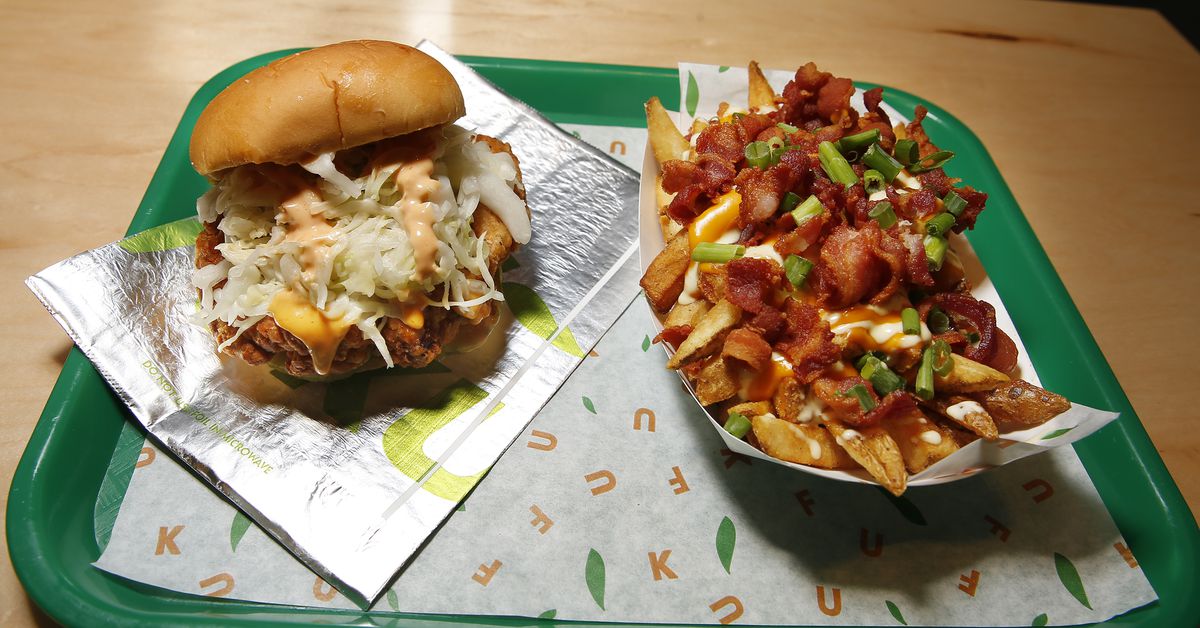 El popular restaurante de pollo frito Fuku de David Chang presenta silenciosamente la entrega en Miami